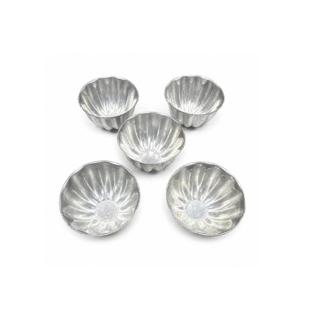 Vintage Set of 5 Fluted Aluminum Dessert Gelatin Molds Cottage Chic Kitchen Deco